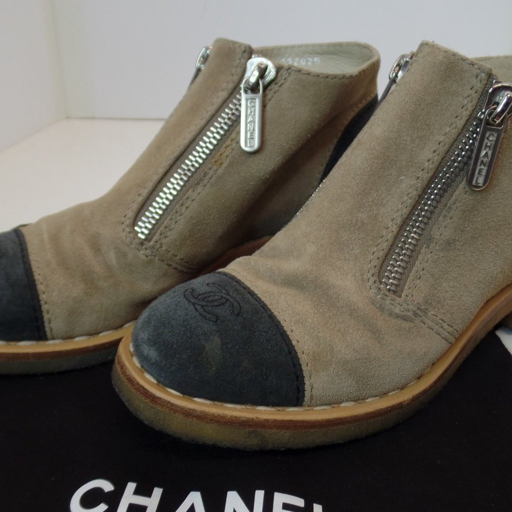 Chanel Double Zip Up Tan Suede Boots CC Logo on Toes and Silver Hardware Sz 8.5 - Picture 4 of 16